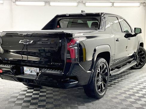 Used 2024 Chevrolet Silverado EV RST AWD/4WD image 12