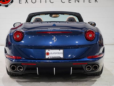 Used 2016 Ferrari California T RWD image 3