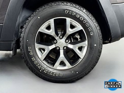 Used 2018 Jeep Cherokee Trailhawk image 29
