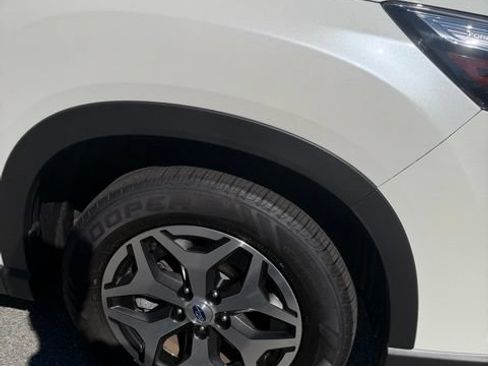 Used 2024 Subaru Forester Premium AWD/4WD image 11