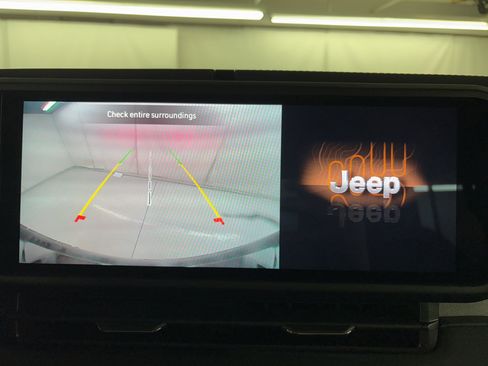 Used 2025 Jeep Wrangler Sahara image 25