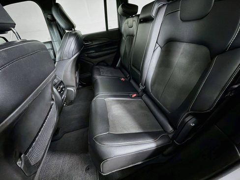 Used 2023 Jeep Grand Cherokee Altitude AWD/4WD image 25