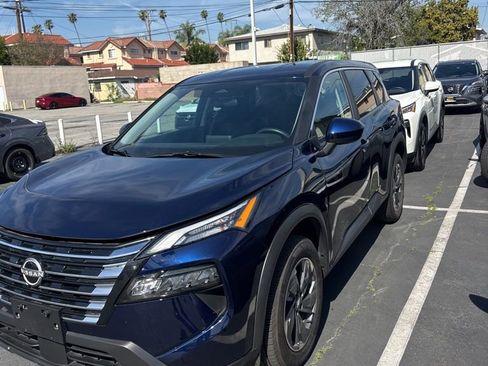 Certified 2025 Nissan Rogue SV image 2