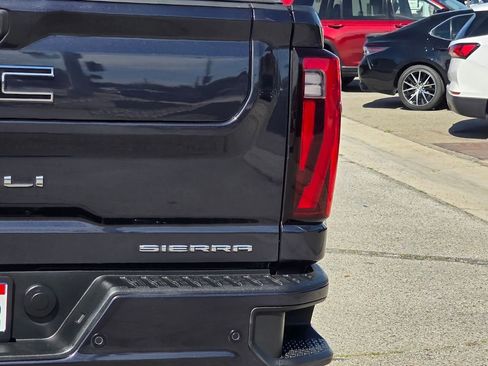 Used 2024 GMC Sierra 2500 Denali w/ Denali Reserve Package image 8