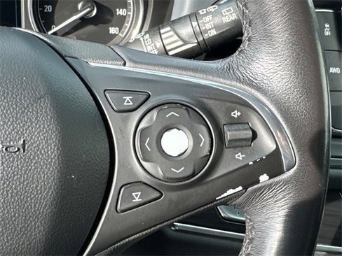 Used 2019 Buick Enclave Essence image 25