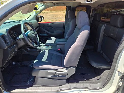 Used 2022 Nissan Frontier S w/ Technology Package RWD image 9