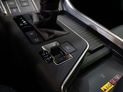 Used 2025 Lexus GX 550 w/ Cold Area Package AWD/4WD image 77