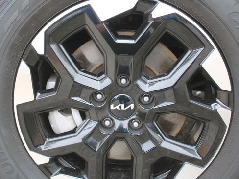 Certified 2025 Kia Sorento S w/ Panoramic Sunroof Package image 18