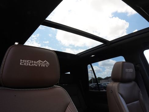 Used 2022 Chevrolet Tahoe High Country RWD image 27