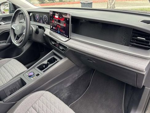 Used 2025 Volkswagen Tiguan S image 28