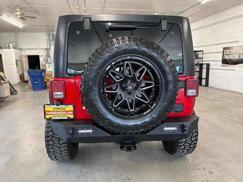 Used 2014 Jeep Wrangler Unlimited Rubicon w/ Connectivity Group AWD/4WD image 3
