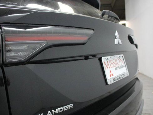 New 2026 Mitsubishi Outlander SE image 4