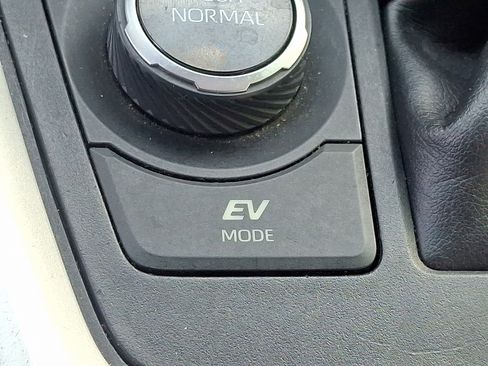 Used 2020 Toyota RAV4 XSE image 25