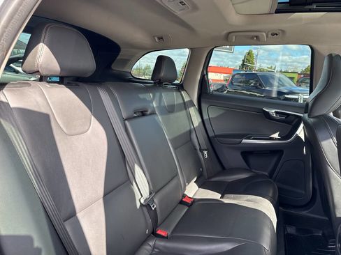 Used 2017 Volvo XC60 T5 Dynamic w/ Preferred Option Package image 21