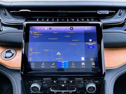 Certified 2022 Jeep Grand Cherokee Summit image 12