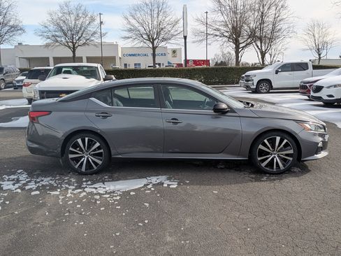 Used 2022 Nissan Altima 2.5 SR image 9
