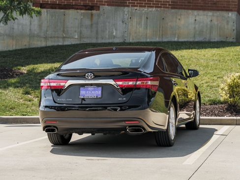 Used 2015 Toyota Avalon XLE Premium FWD image 4