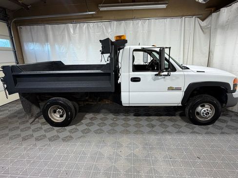 Used 2004 GMC Sierra 3500 W/T w/ Heavy-Duty Power Package AWD/4WD image 4