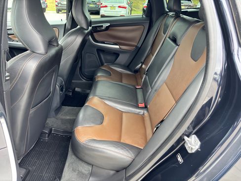 Used 2016 Volvo XC60 T5 Premier w/ Proximity Package image 22