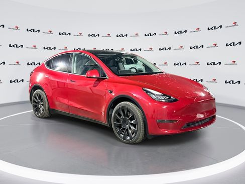 Used 2023 Tesla Model Y Long Range image 1