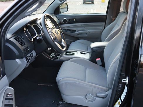 Used 2014 Toyota Tacoma 4x4 Double Cab image 16