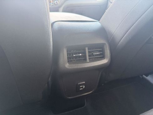 Used 2024 Chevrolet Equinox LT AWD/4WD image 9