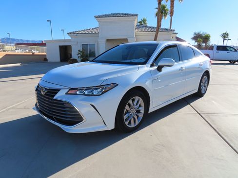 Used 2021 Toyota Avalon XLE image 3
