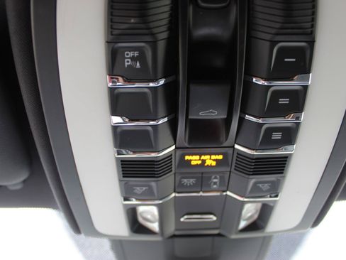 Used 2016 Porsche Cayenne AWD/4WD image 33