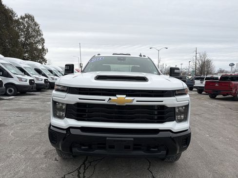 Used 2024 Chevrolet Silverado 2500 Custom w/ Custom Convenience Package image 2