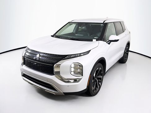 Used 2024 Mitsubishi Outlander SE FWD image 3