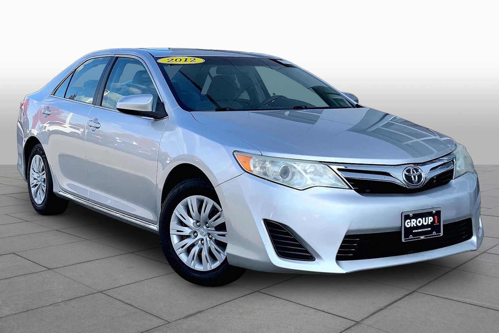 Used 2012 Toyota Camry LE FWD image 2
