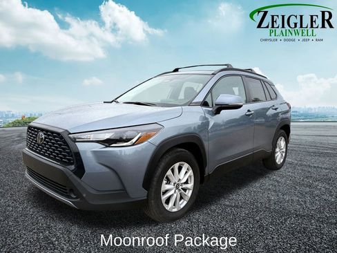 Used 2024 Toyota Corolla Cross LE w/ Moonroof Package AWD/4WD image 2