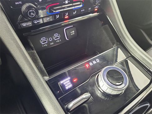 Used 2023 Jeep Grand Cherokee Limited w/ Black Appearance Package image 24