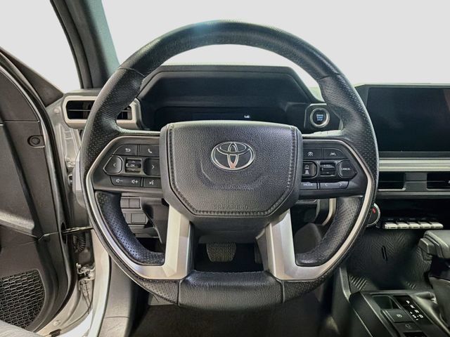 Used 2025 Toyota 4Runner SR5 AWD/4WD image 10