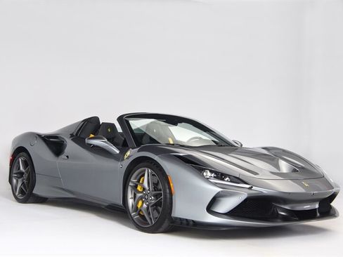 Used 2021 Ferrari F8 Tributo RWD image 2