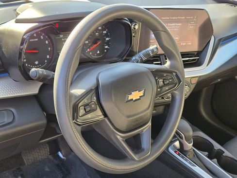 Used 2025 Chevrolet Trax LS FWD image 18