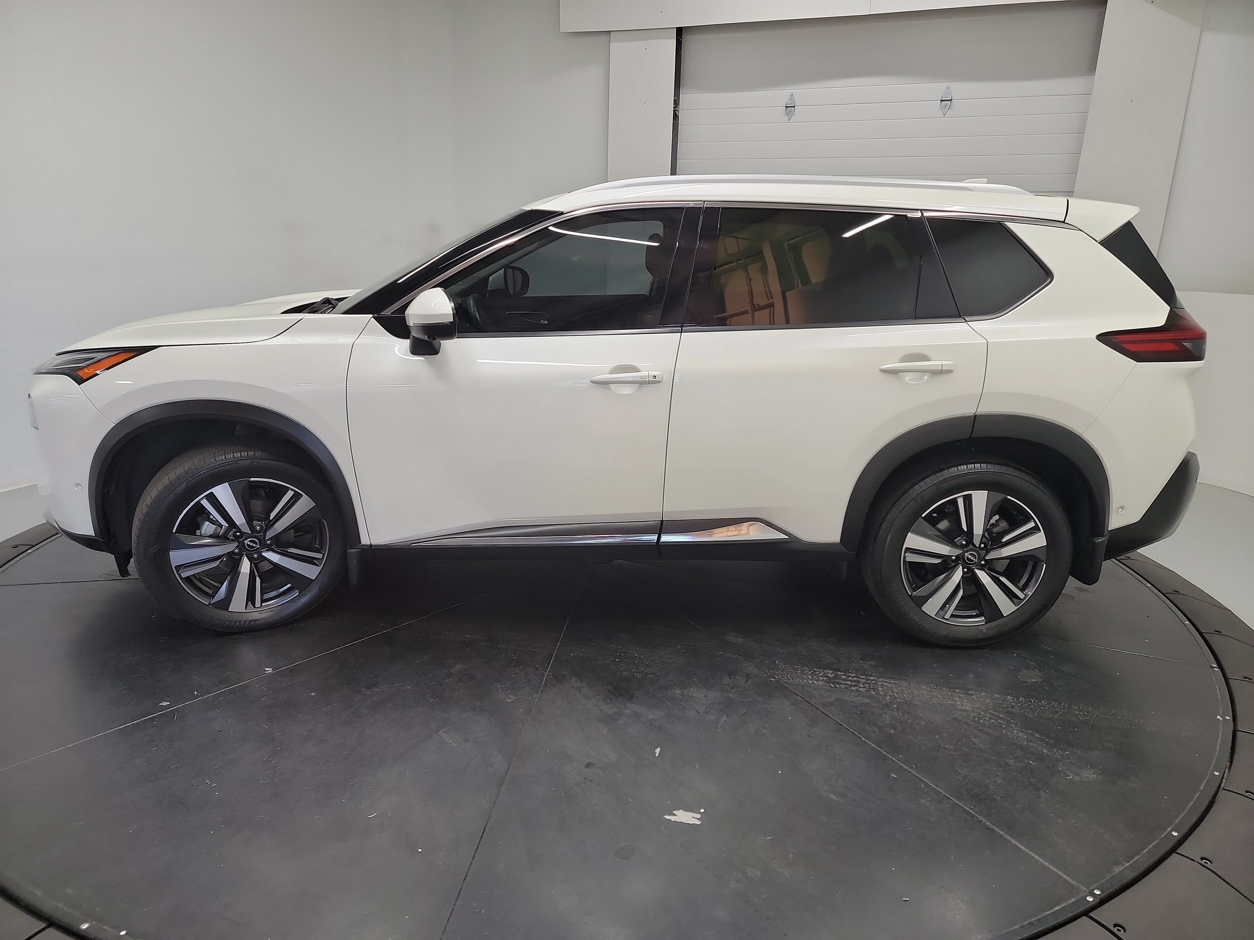 Used 2023 Nissan Rogue Platinum FWD image 4