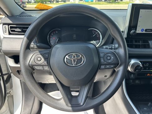 Certified 2025 Toyota RAV4 XLE FWD image 22