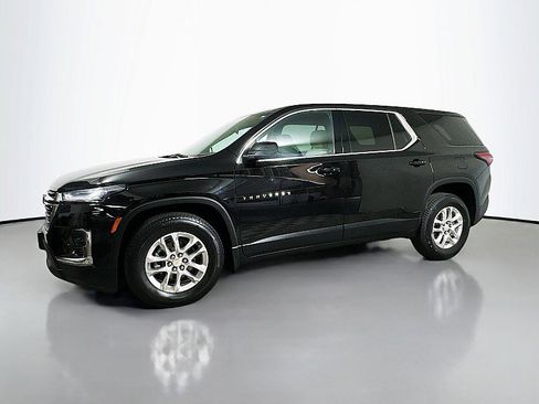 Used 2022 Chevrolet Traverse LS image 3