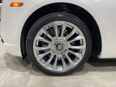 Used 2021 Rolls-Royce Dawn RWD image 24