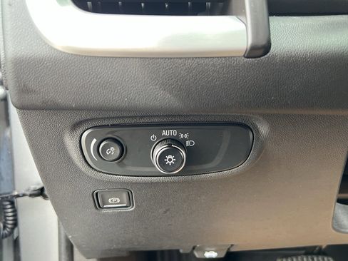 Used 2024 GMC Terrain SLE w/ Driver Convenience Package image 15