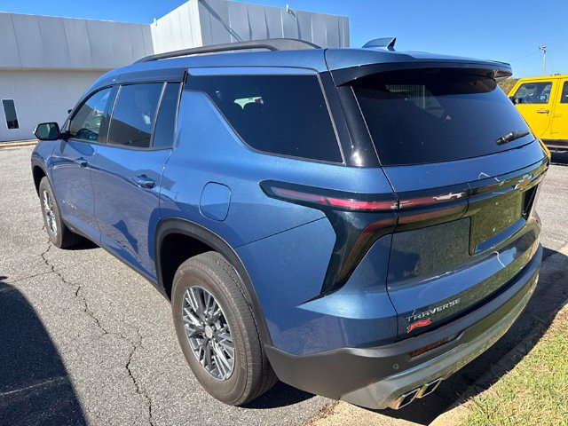 Used 2025 Chevrolet Traverse LT FWD image 6
