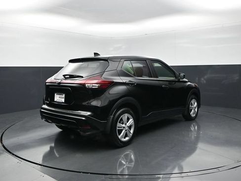 Used 2025 Nissan Kicks Play S w/ Interior Electronics Package FWD image 8
