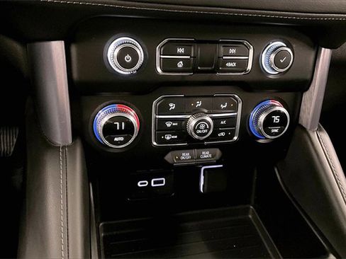 Used 2024 GMC Yukon SLE image 26