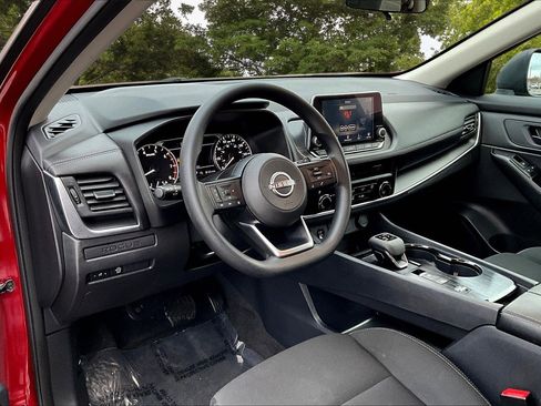 Used 2024 Nissan Rogue S image 18