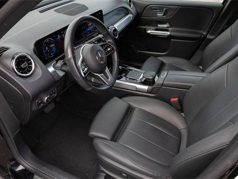 Used 2023 Mercedes-Benz GLB 250 4MATIC image 2