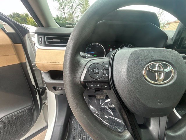 Used 2021 Toyota RAV4 XLE AWD/4WD image 27