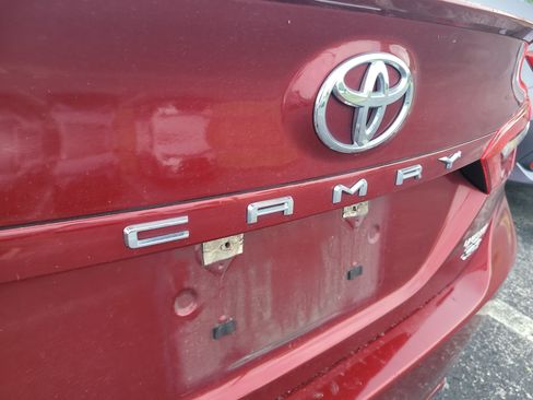 Used 2018 Toyota Camry SE FWD image 11
