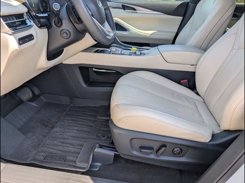 Used 2025 INFINITI QX60 Luxe w/ Vision Package FWD image 9