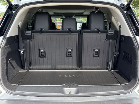 New 2026 Nissan Pathfinder Platinum FWD image 20